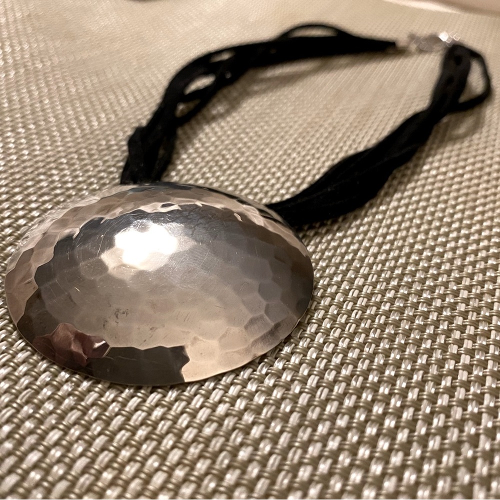 Sterling silver round choker pendant